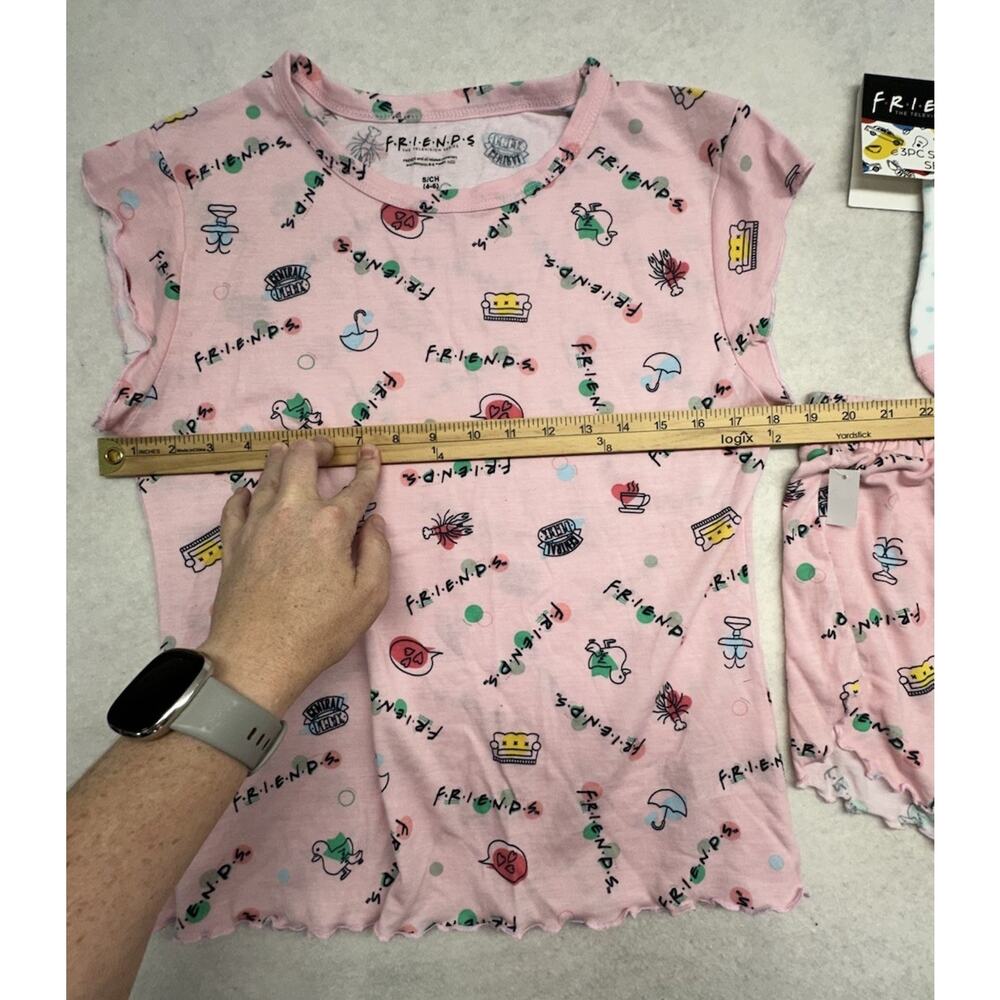 Friends TV Show Womens Pajama Set Size Small Pink Tee Shorts Socks Sleep Set - Picture 5 of 9